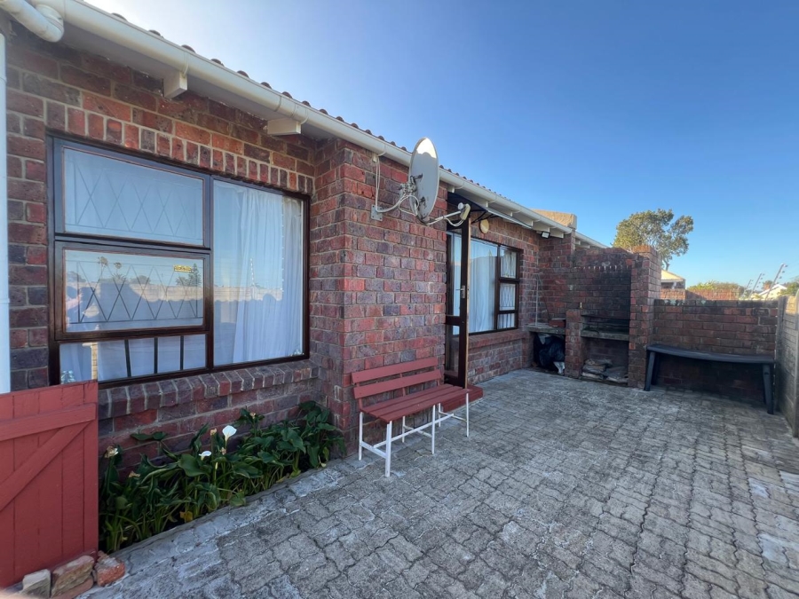 2 Bedroom Property for Sale in Kunene Park Eastern Cape